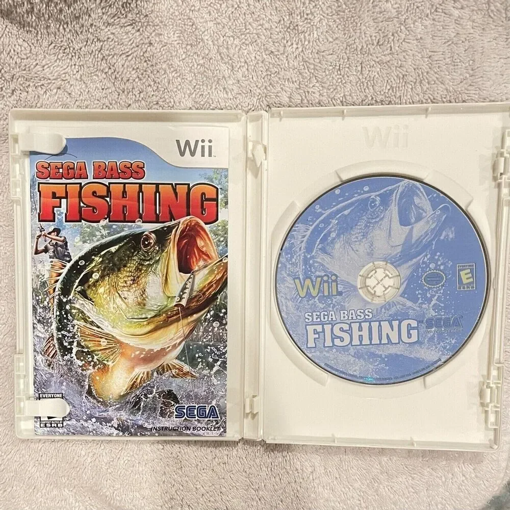 Sega Bass Fishing (Nintendo Wii) TESTED COMPLETE CASE DISC BOOK Video Game